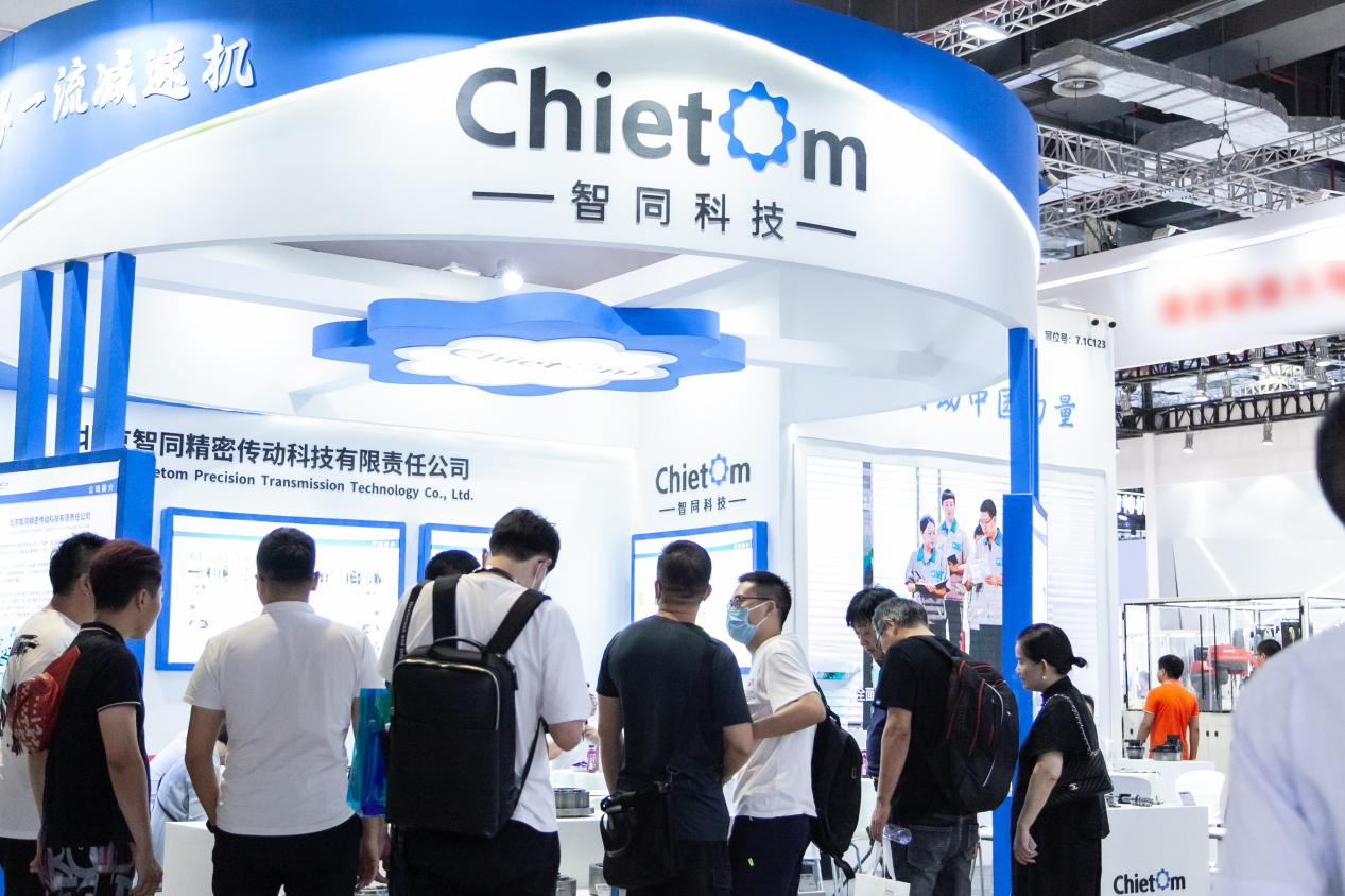 智同時(shí)刻，盡顯榮光｜“智同藍(lán)”亮相2023上海工博會(huì)